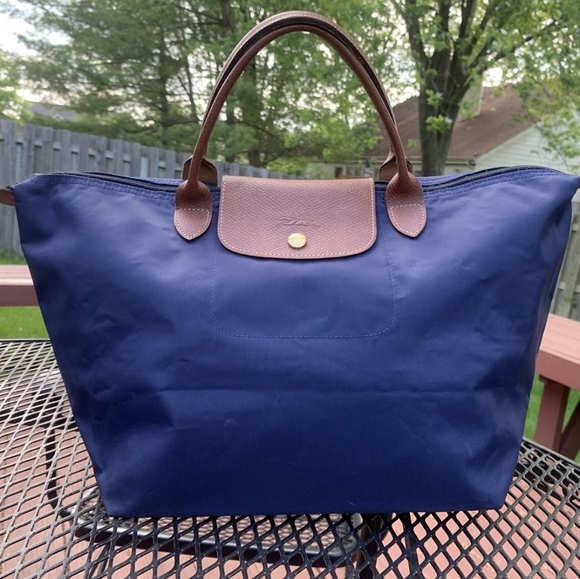 Longchamp Handbags - Longchamp Le pliage M